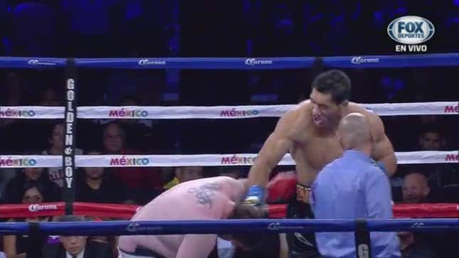Ridiculously Huge Boxer Wins By First Round Knockout, Still Undefeated