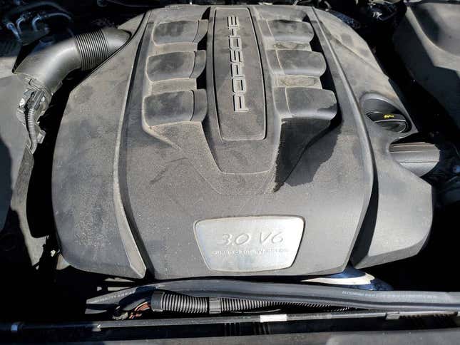 Image for article titled At $20,999, Is This 2014 Porsche Cayenne Diesel A Scandalous Deal?