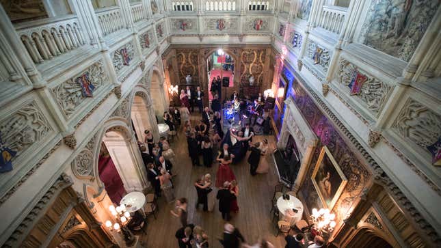 Image for article titled You Can Stay at the Real Downton Abbey Via Airbnb, If You Are Lucky