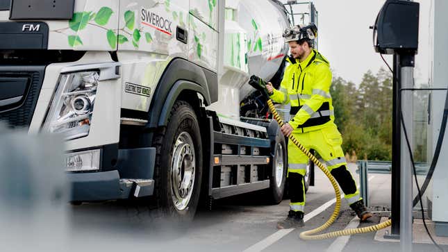 Image for article titled Volvo Is Finally Getting Serious About Heavy-Duty Electric Trucks