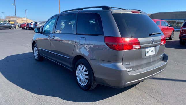 Image for article titled My Favorite Van Got Slammed Into And Now I Need Another One! What Car Should I Buy?