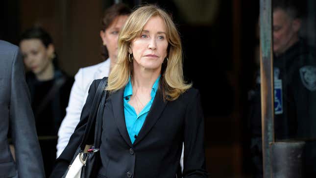 Image for article titled Felicity Huffman's Daughter Who's Not a Part of Varsity Blues Scandal Is Going to College!