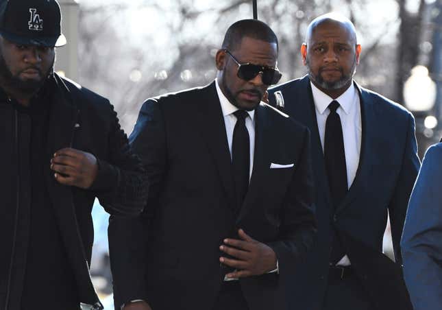 Image for article titled R. Kelly Loses Sexual Abuse Case After Failing to Show Up in Court