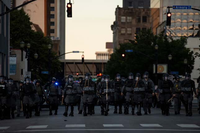 Image for article titled Man Dies After Being Shot at by Louisville Police and National Guard Following 4th Night of Protests [Updated]