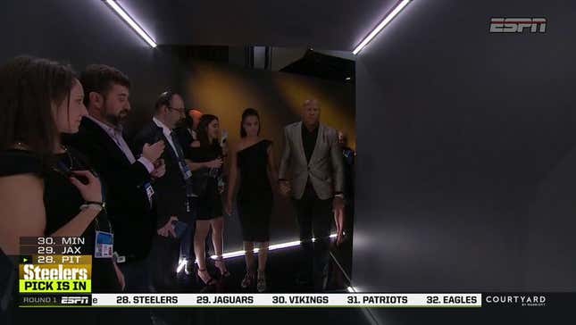 Ryan Shazier Walks On Stage To Announce The Steelers' First-Round Pick