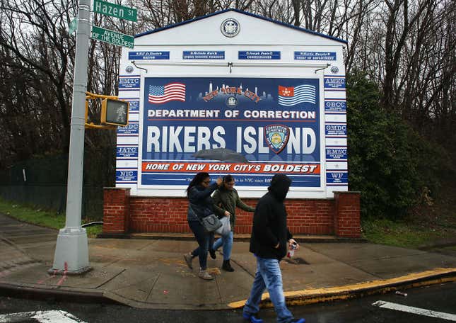 Image for article titled The 1st Rikers Island Detainee to Die From Coronavirus Complications Was Jailed for Parole Violation