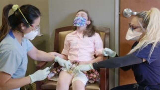 How Dr. Pimple Popper Deals With Someone Who Won't Wear a Mask in Her Office