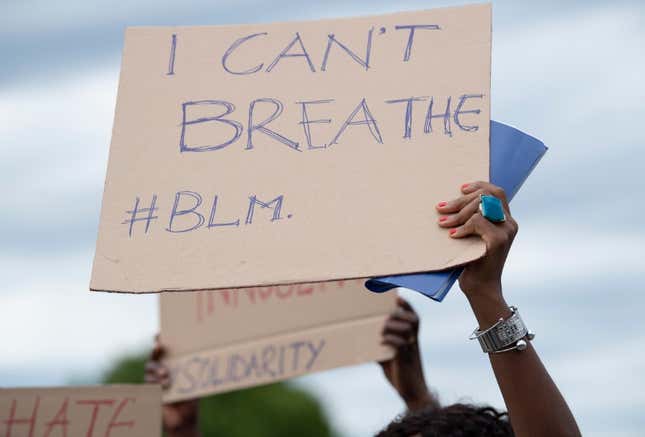 Image for article titled Los Angeles Teacher Forced to Flee Home After Wypipo Lost It Over Her &#39;I Can&#39;t Breathe&#39; T-Shirt