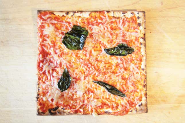 Image for article titled How to quickly DIY a pizza with whatever's in your kitchen