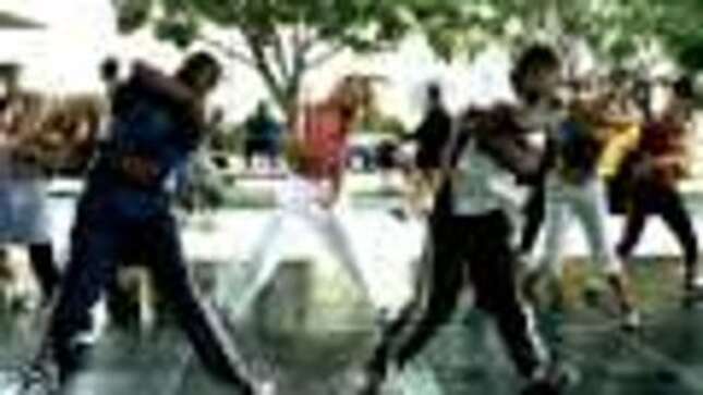 ​Taylor Swift Doesn't Want to Be Part of the 'In' Crowd