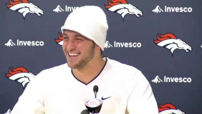26 Seconds Of Tim Tebow Charming The Pants Off Everyone