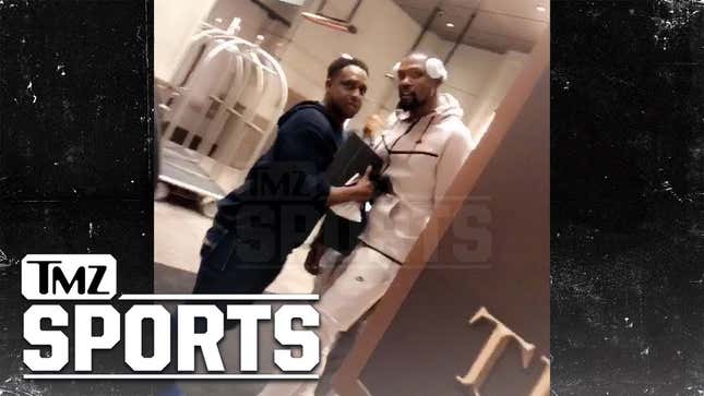 Kevin Durant Lightly Restrained After Hearing Very Funny Or Very Boring Heckle<em></em>