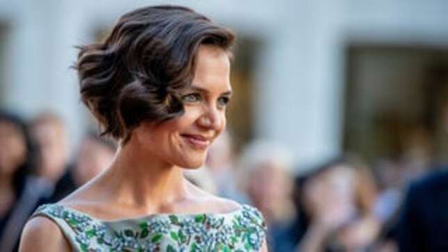 Katie Holmes Crushes Enemies Beneath the Sole of Her Heeled Flip Flop