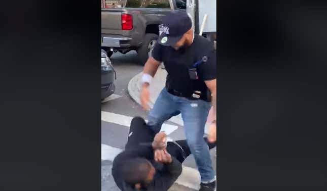 Image for article titled Video Shows NYPD Violently Arresting Bystander in &#39;Social Distancing&#39; Arrest