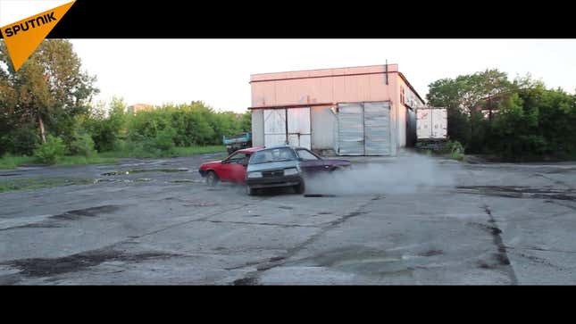 Russians Turn Three Cars Into A Giant Fidget Spinner