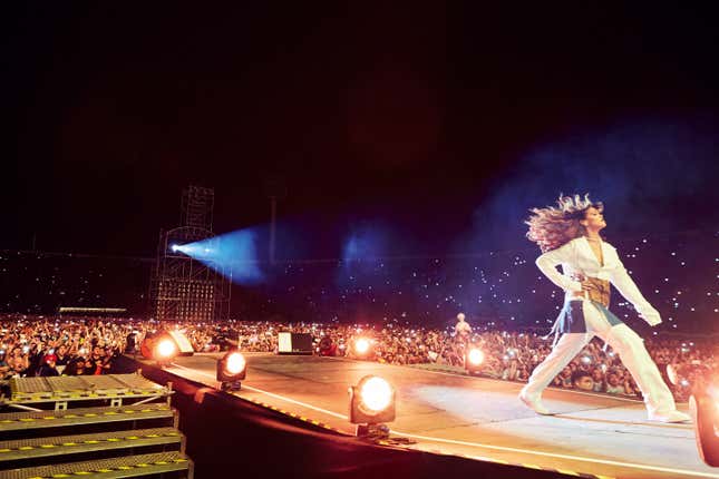 Image for article titled A Treat for Fans, the Rihanna Book Proves Robyn Invented Photographs