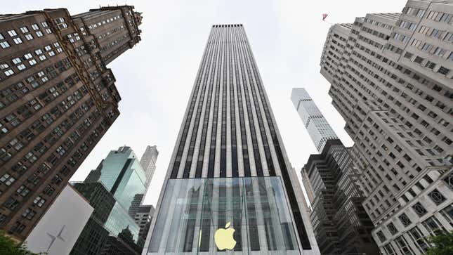 View of the Apple store on Fifth Avenue on September 28, 2020 in New York City. 