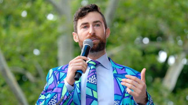 Image for article titled Beloved HQ Trivia Host Scott Rogowsky Leaves The Show