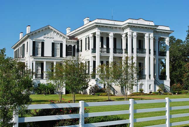 Image for article titled Take a Peek Inside America's Most Notorious Southern Plantation Mansions