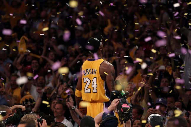 Image for article titled Kobe Bryant Gets His Roses, Is Elected to Basketball Hall of Fame