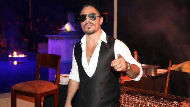 What do women want? A teeny pink veggie burger, says Salt Bae