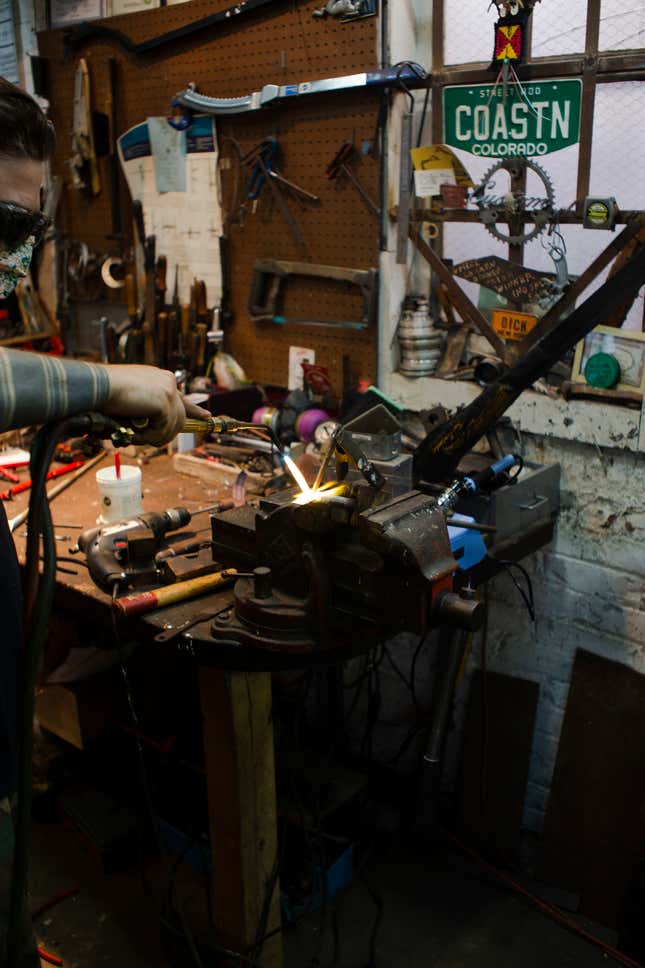 Image for article titled Here's How An Expert Framebuilder Will Repair My Horrible Old Schwinn's Snapped Frame