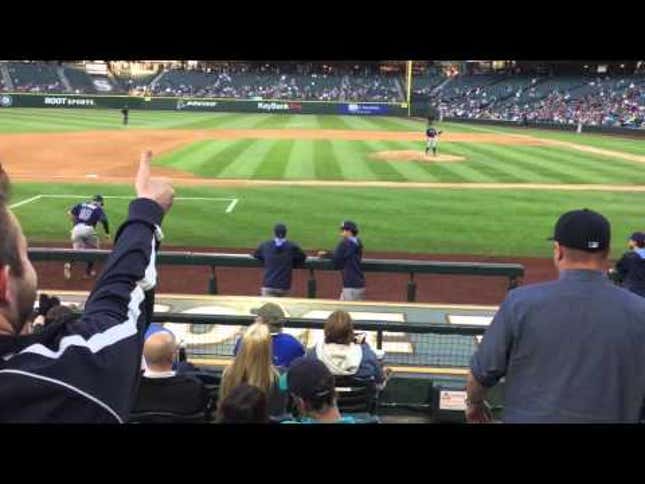 Chris Archer Catches A Kiss From A Fan, Coldly Throws It Away