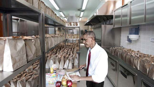 Image for article titled Obama To Cut Costs By Packing Lunch Every Day For U.S. Populace