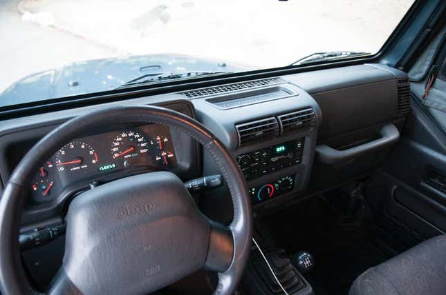 Image for article titled At $8,000, Could This 2001 Jeep Wrangler TJ Wrangle Up A Buyer?