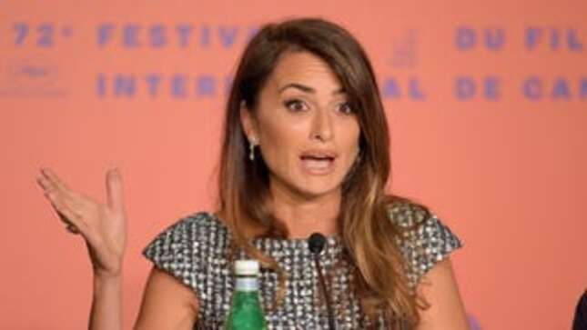 Image for article titled A Magazine for Rich People Asks Penélope Cruz If MeToo Has Killed Compliments