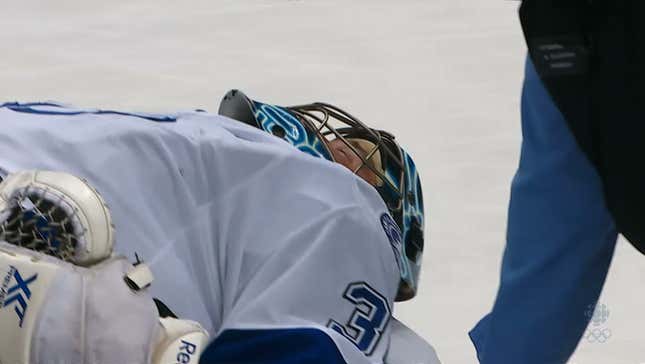 Ben Bishop Stretchered Off Ice After First-Period Injury