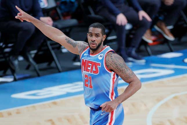 Image for article titled LaMarcus Aldridge Retires Due to Irregular Heartbeat