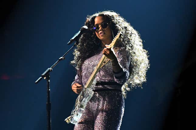 Image for article titled H.E.R. Announces Weekly Instagram Live Series Girls With Guitars