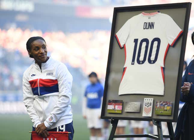 Image for article titled Crystal Dunn Was Afraid She&#39;d Lose Her Career If She Kneeled With Megan Rapinoe