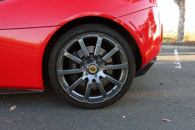 Image for article titled At $34,999, Would You 'Wing It' In This Lightly Modded 2011 Lotus Evora?