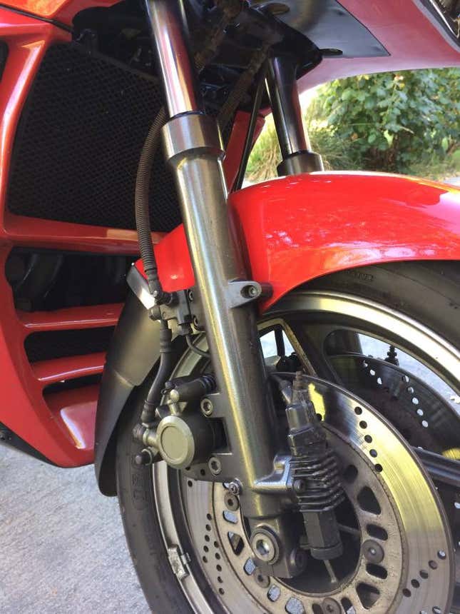 Image for article titled At $4,500, Could This 1985 Kawasaki GPz900 Ninja Make You The Top Gun?