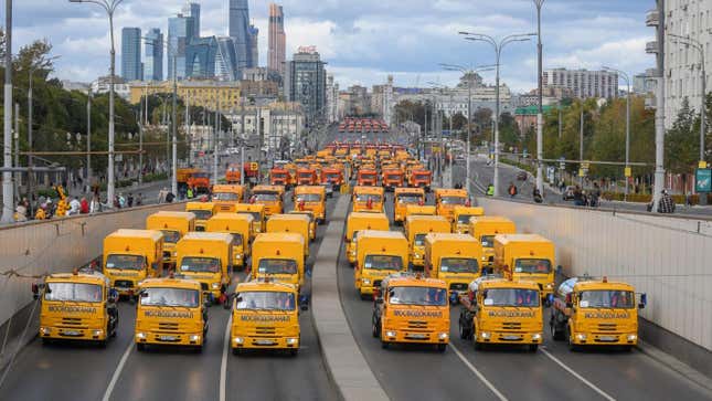 Image for article titled Moscow&#39;s City Day Parade Brings All The Machines