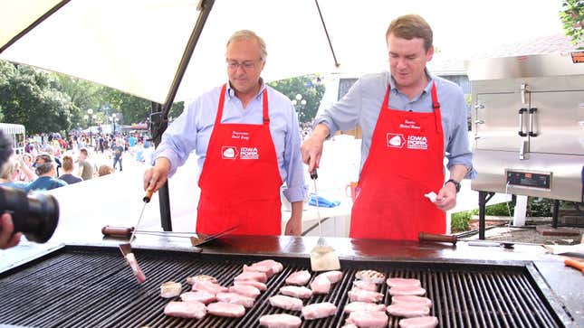 Image for article titled Last Call: Bernie eats a corn dog and other food highlights from Iowa