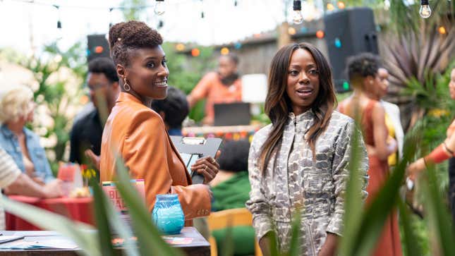 Issa Rae (l) and Yvonne Orji (r) in Insecure Ep. 401, “Lowkey Feelin’ Myself”