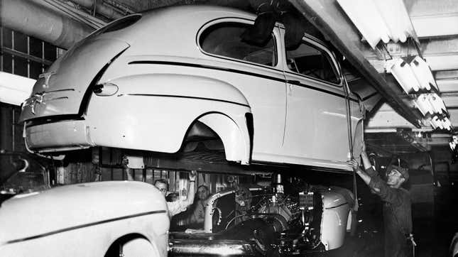 Picture taken in 1946 at Detroit showing workers in action on an assembly line in the Ford factory. 