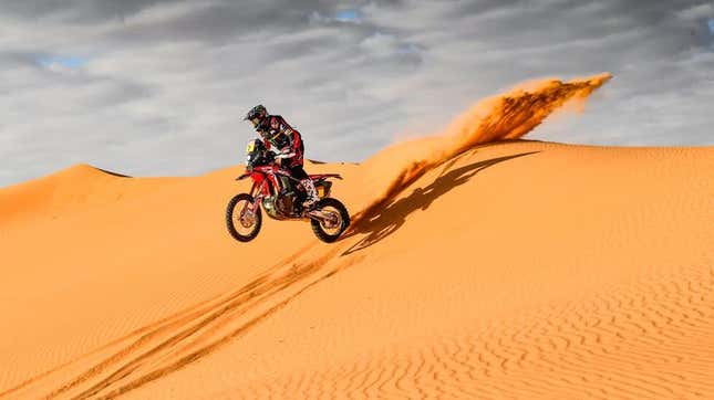 Image for article titled Honda Is On Track To Win Dakar For The First Time In 30 Years