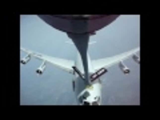 Hooking Up Is Hard To Do: Crazy Aerial Refueling Videos