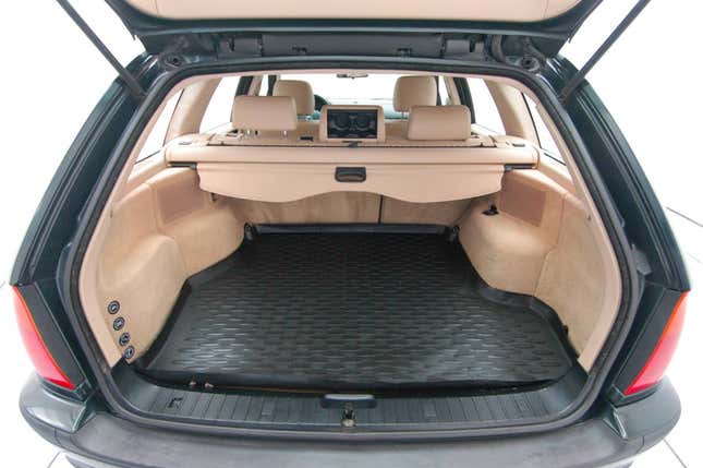 Image for article titled At $4,900, Could This 2003 BMW 325Xi In BRG Be A BFD?