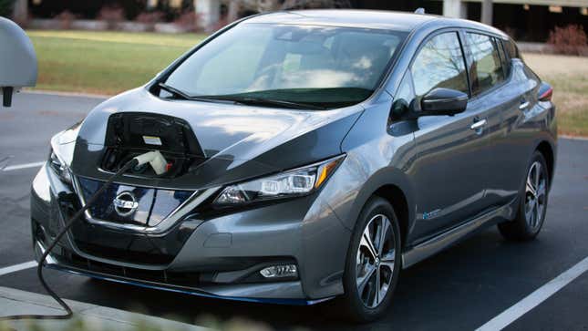 Can a nissan leaf charge online at a tesla station