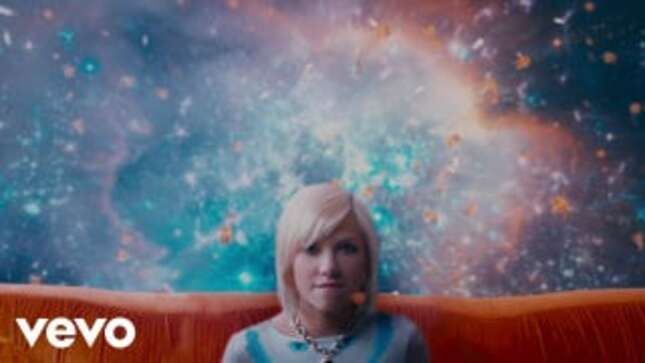 Carly Rae Jepsen Goes Full-On Cat Lady, Iggy Azalea Falls Flat, and Selena Gomez Snores