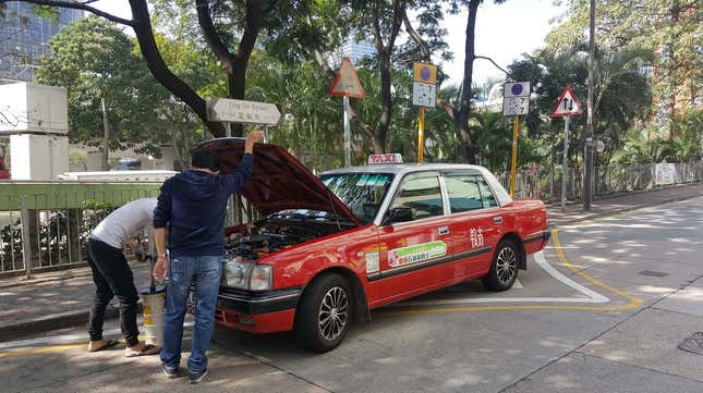 Image for article titled The Most Dedicated Mechanics In The World Wrench On The Streets Of Hong Kong