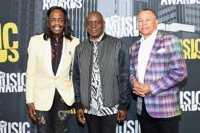 Image for article titled Earth, Wind &amp; Fire Becomes First R&amp;B Group to Receive Kennedy Center Honors. Taylor Swift Snubbed Again