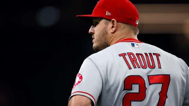 Image for article titled Baseball Superstar Mike Trout Answers Call Of Duty Hecklers In The Middle Of A Game