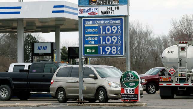 Image for article titled Gas Prices Keep Tumbling Downward