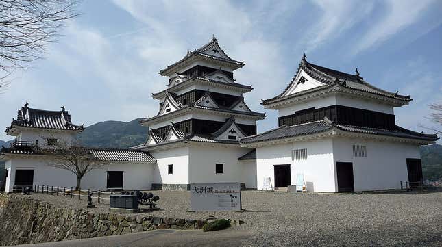 Image for article titled Stay In A Japanese Castle For Only $9,000 A Night